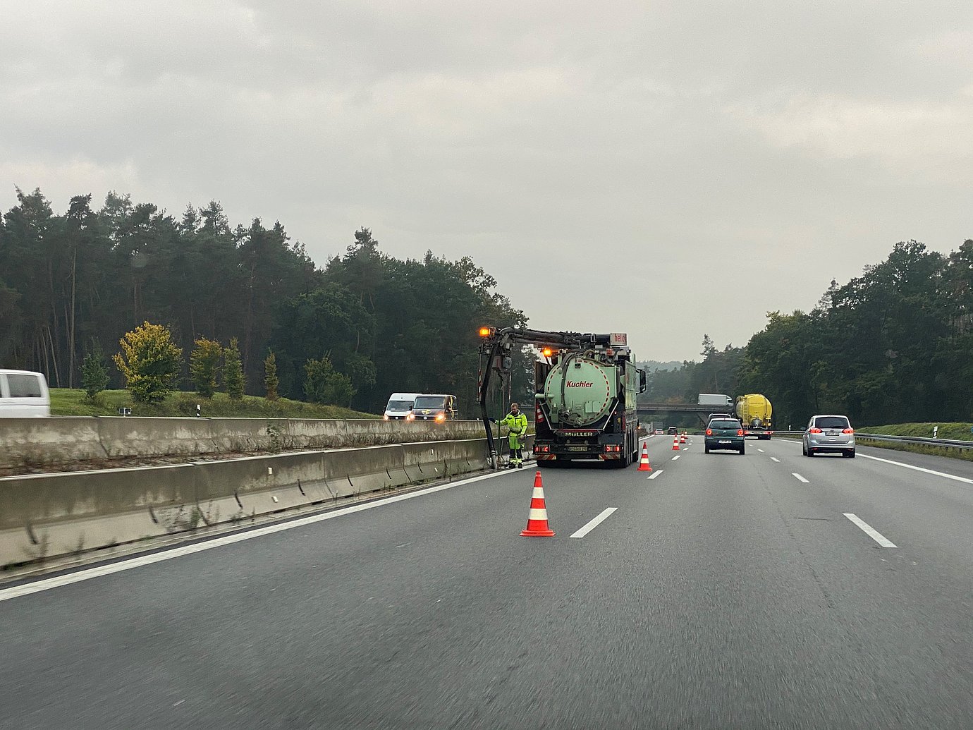 Kanalreinigung auf der Autobahn
