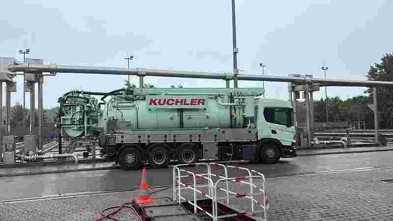 Saugfahrzeug 3